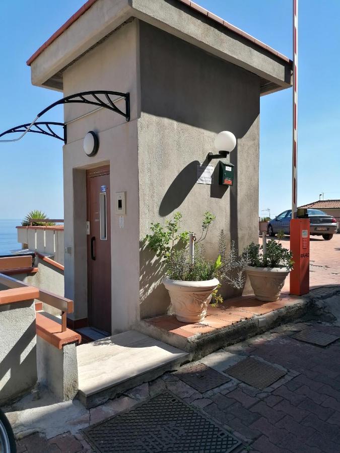 Al Bajah Loft Monovano Con Requisiti Hotel Taormina Bagian luar foto