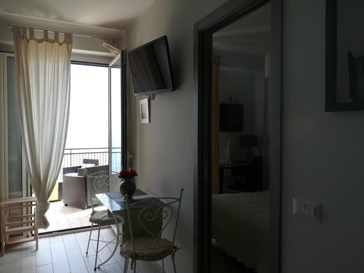 Al Bajah Loft Monovano Con Requisiti Hotel Taormina Bagian luar foto