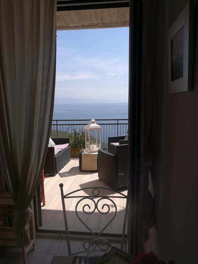 Al Bajah Loft Monovano Con Requisiti Hotel Taormina Bagian luar foto