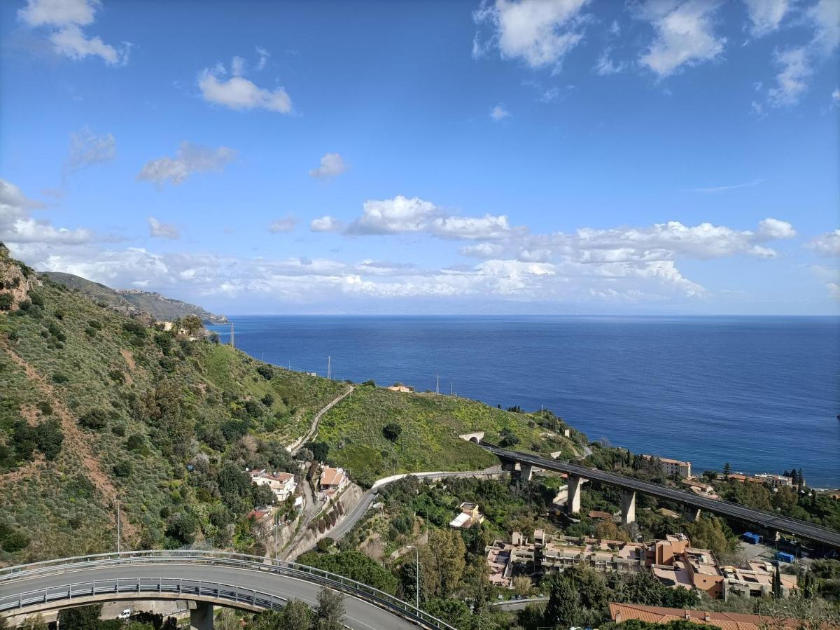 Al Bajah Loft Monovano Con Requisiti Hotel Taormina Bagian luar foto