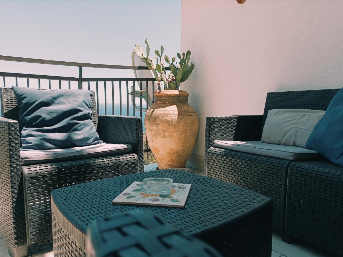Al Bajah Loft Monovano Con Requisiti Hotel Taormina Bagian luar foto