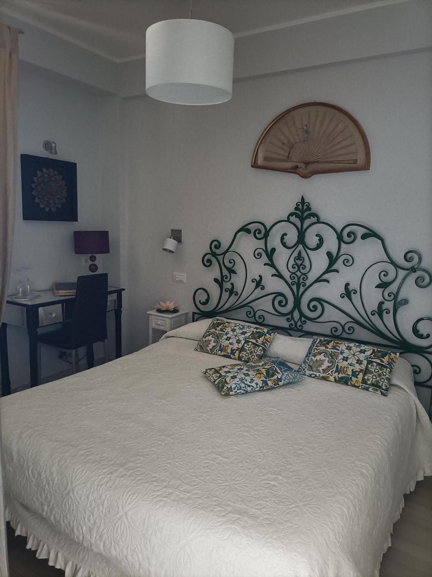 Al Bajah Loft Monovano Con Requisiti Hotel Taormina Ruang foto